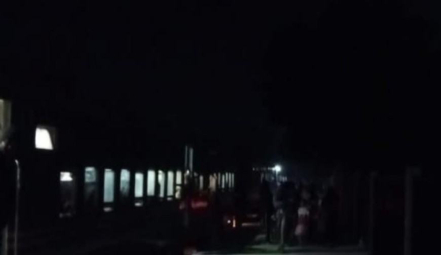 নিকষকালো অন্ধকার যেখানে যাত্রীদের নিত্য সঙ্গী