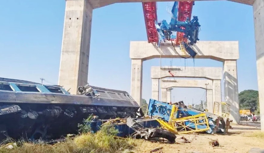 থাইল্যান্ডে চলন্ত ট্রেনের ওপর ভেঙে পড়লো ক্রেন, নিহত ২২, আহত ৭৯