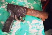 যশোরে পরিত্যক্ত অবস্থায় দেশীয় পিস্তল উদ্ধার