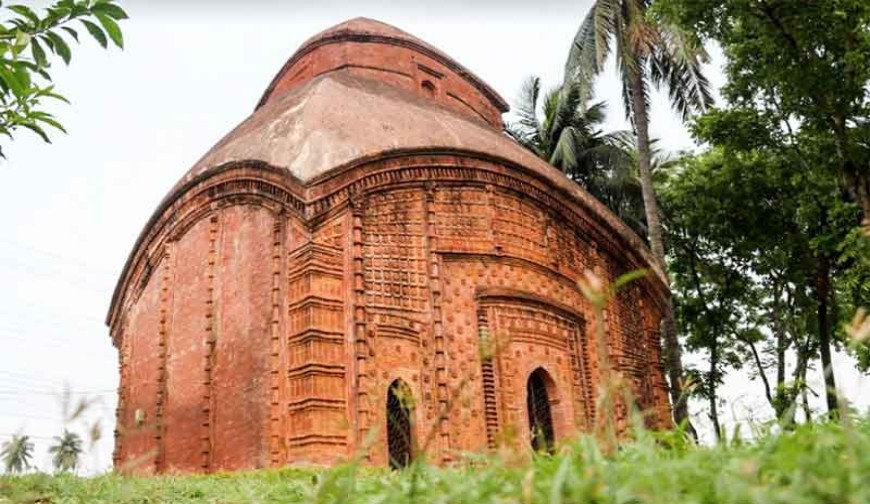 চাঁচড়া রাজবাড়ি: রাজা নেই, রাজ্য নেই, আছে শুধু ধূসর ইতিহাস
