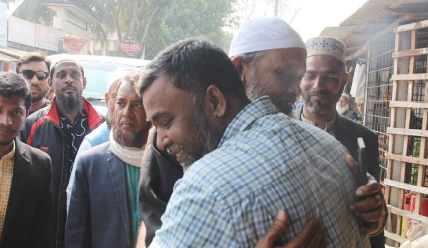 পায়রা বাজারে অধ্যাপক গোলাম রসুলের গণসংযোগ : চাঁদাবাজ ও দুর্নীতমুক্ত অভয়নগর গড়ার অঙ্গীকার