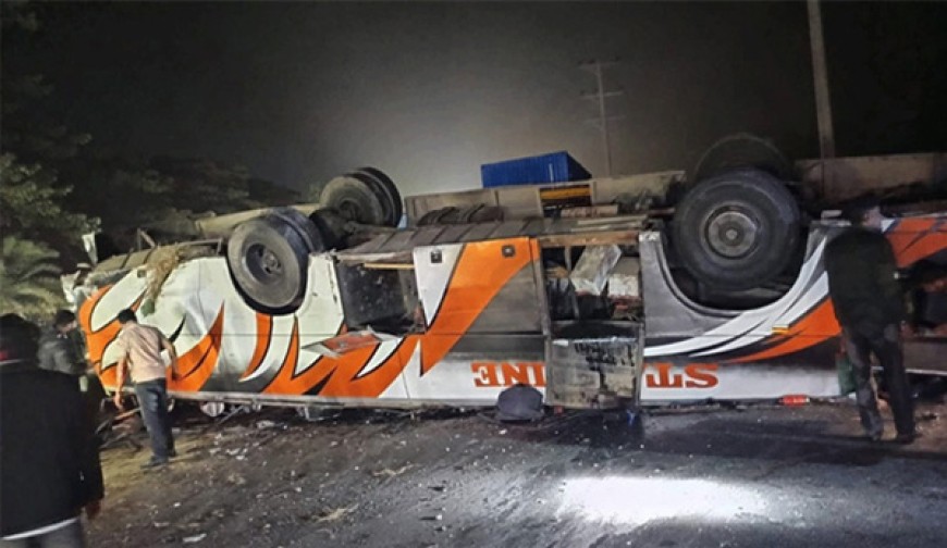 কুমিল্লায় যাত্রীবাহী বাস দুর্ঘটনা; নিহত ২, আহত ১৫
