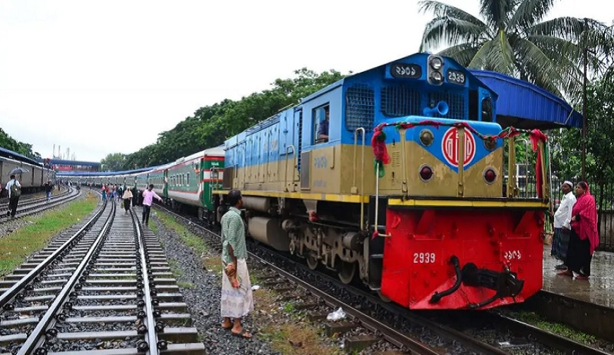 খুলনায় সাড়ে তিন ঘণ্টার ব্যবধানে ট্রেনের ধাক্কায় তরুণ ও বৃদ্ধের প্রাণহানি