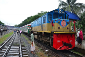 খুলনায় সাড়ে তিন ঘণ্টার ব্যবধানে ট্রেনের ধাক্কায় তরুণ ও বৃদ্ধের প্রাণহানি