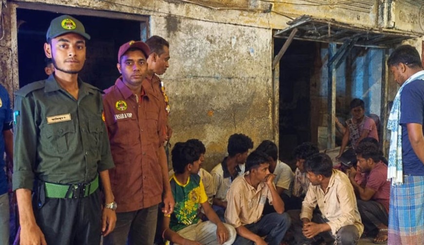 আনসার ভিডিপির সার্বক্ষণিক পাহারায় নিরাপদ পুজো