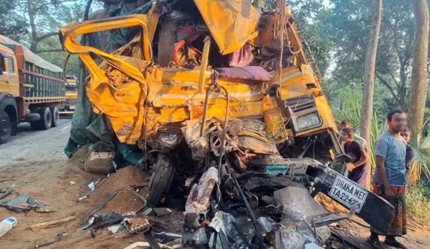 নাটোরে যাত্রীবাহী বাস ও ট্রাকের সংঘর্ষে নিহত ১৪