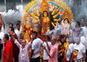 দুর্গোৎসব শেষ, মর্ত্যলোক ছেড়ে গেলেন দেবী
