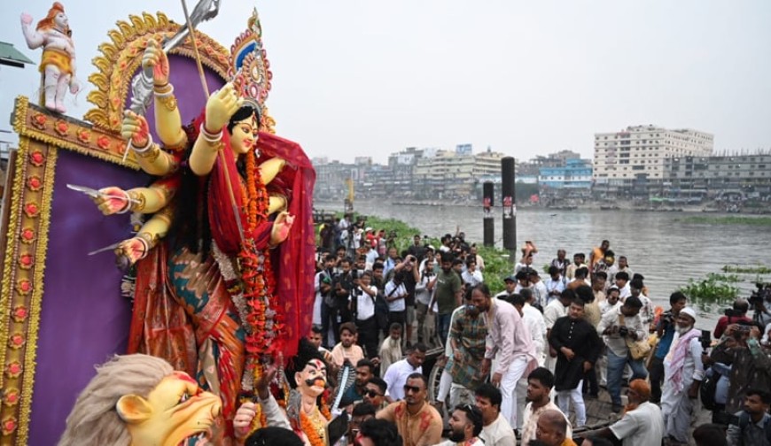 দুর্গোৎসব শেষ, মর্ত্যলোক ছেড়ে গেলেন দেবী