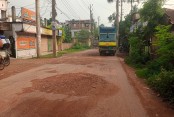 যশোরে নীলগঞ্জ তাঁতিপাড়া সড়কের বেহাল দশা