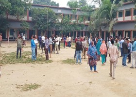 ঠাকুরগাঁও-১ আসনের উপনির্বাচনে ভোট গ্রহণ চলছে