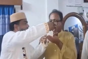 জয়ের পর জামায়াত প্রার্থীর বাসায় ফুল নিয়ে মির্জা ফয়সল, একে অন্যকে খাওয়ালেন মিষ্টি