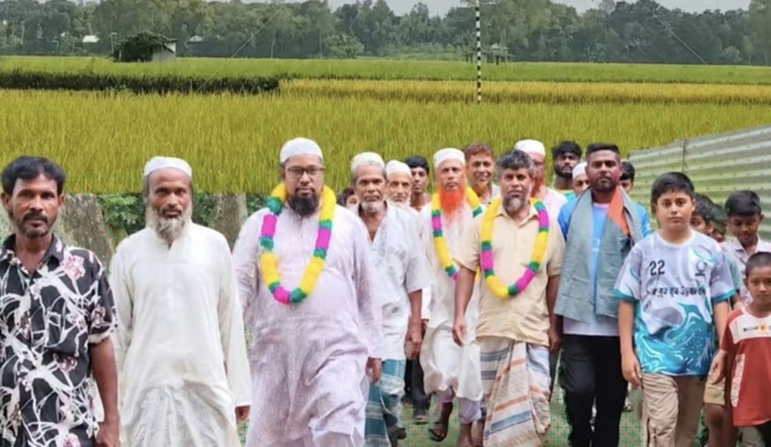 শিশুদের শৈশব রক্ষায় ব্যতিক্রমী উদ্যোগ, নিজেদের অর্থে খেলার মাঠ কিনল টাঙ্গাইলের বাবুপুরবাসী