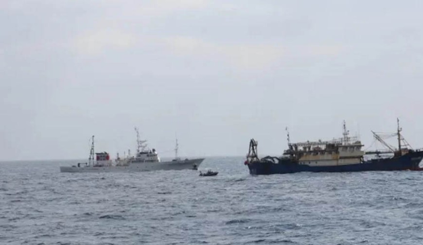 উত্তেজনা তুঙ্গে, চীনা নৌযান জব্দ করলো জাপান