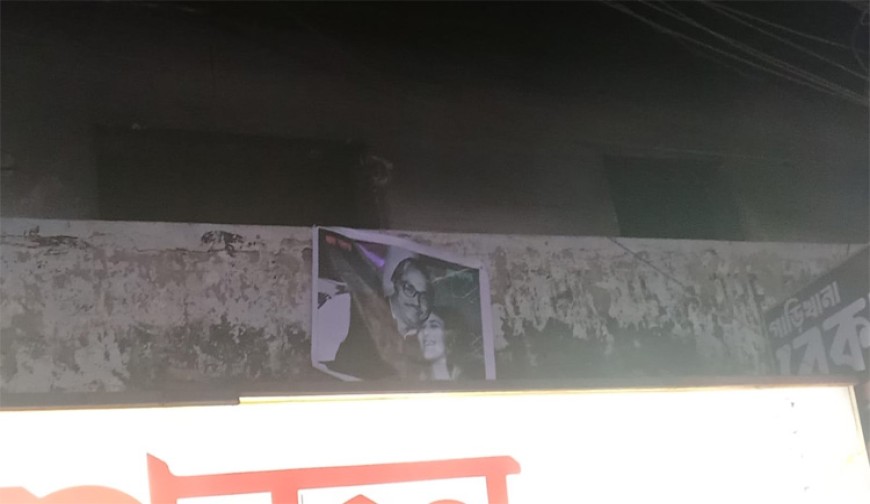 নিষিদ্ধ আ’লীগের যশোর জেলা কার্যালয়ে হাসিনা-মুজিবের ছবি