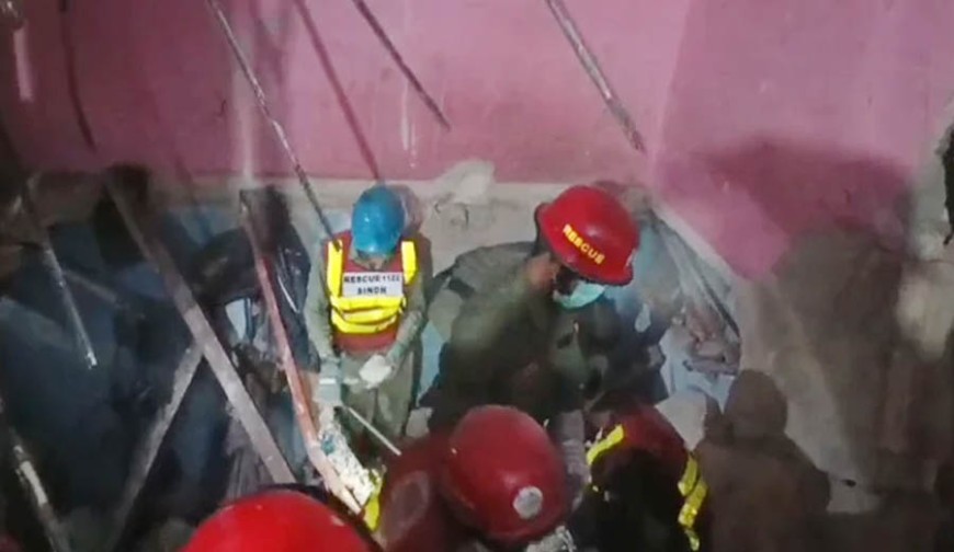 করাচিতে বিস্ফোরণ, ভবন ধসে নিহত অন্তত ১৪