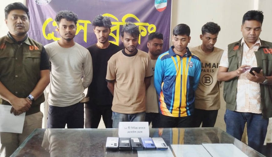 যশোরে ফ্ল্যাটে বসে অনলাইন জুয়া: চক্রের ৬ সদস্যকে আটক করল ডিবি