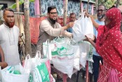 মোবারককাঠি গ্রামে ৫০ পরিবারের মাঝে মুন্সি নাজমুল হোসেনের খাদ্যসামগ্রী বিতরণ