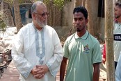 ঝিকরগাছায় হামলার শিকার শিবির নেতার পাশে এমপি মোসলেহ উদ্দিন ফরিদ