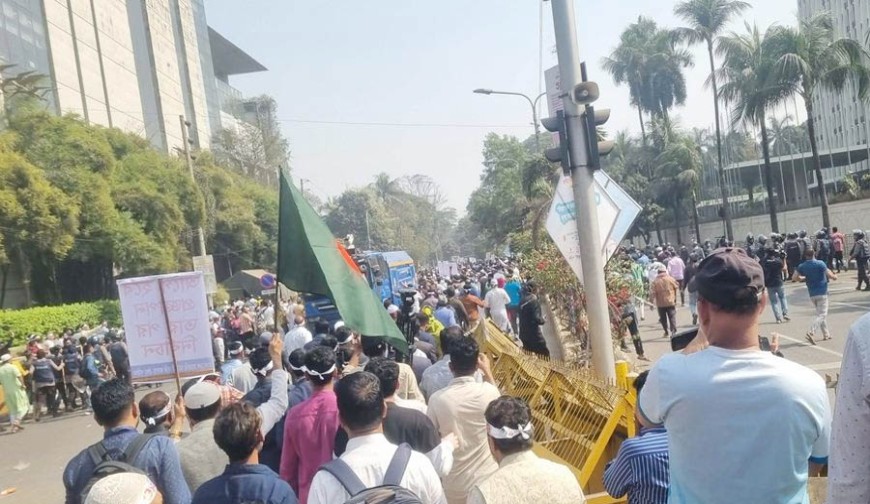 যমুনা অভিমুখে সরকারি চাকরিজীবীরা