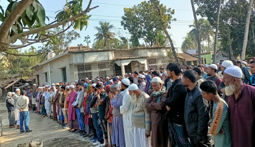অশ্রুসিক্ত নয়নে শিক্ষক খাইরুল হককে বিদায় জানাল মুক্তারপুর