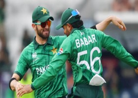 খাদের কিনারা থেকে জয় ছিনিয়ে আনল পাকিস্তান