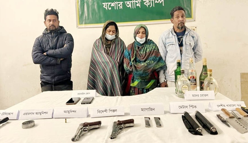 যুবলীগ ক্যাডার আরিফের বাড়ি যেন অস্ত্রাগার, আড়াই ঘণ্টার রুদ্ধশ্বাস অভিযানে নারীসহ আটক ৪