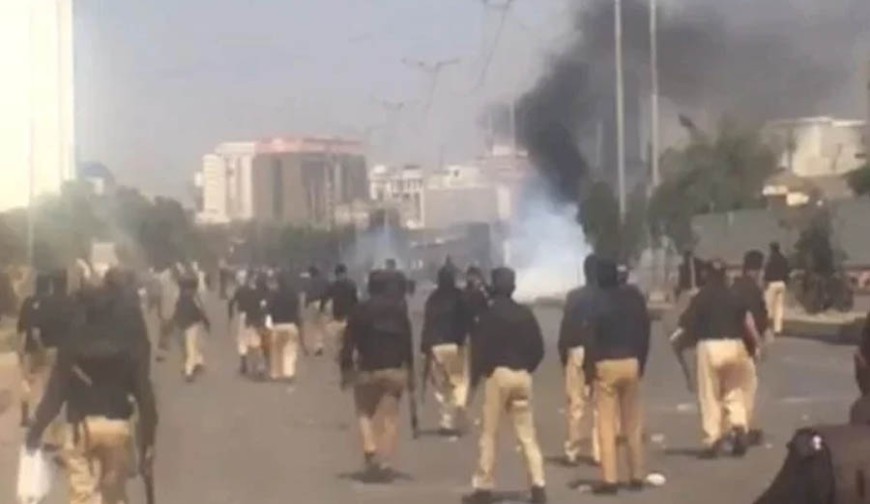 খামেনি হত্যার প্রতিবাদে ভারতে বিক্ষোভ, পাকিস্তানে সংঘর্ষে নিহত ৯