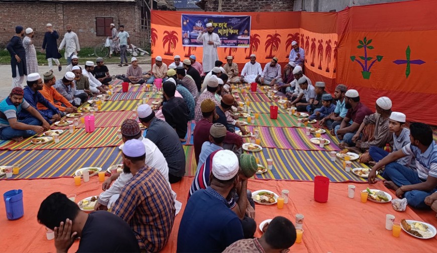 রাজারহাট সমাজ কল্যাণ সংস্থার উদ্যোগে আলোচনা সভা ও ইফতার মাহফিল অনুষ্ঠিত