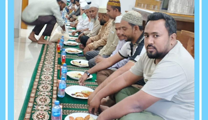 মানবতার দস্তরখান: মডেল মসজিদে শত মানুষের ইফতারি