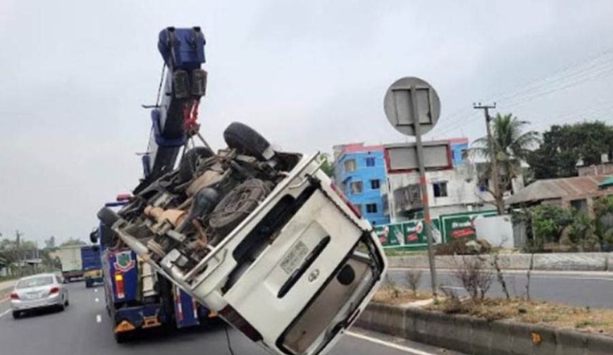 মাইক্রোবাসের সিলিন্ডার বিস্ফোরণে চালকসহ নিহত ৩