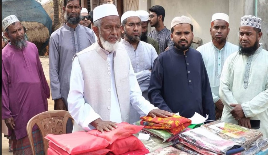 শার্শায় অসহায়দের মাঝে ঈদের শাড়ি বিতরণ