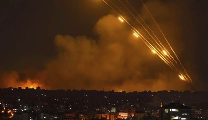 ইসরায়েলে বৃষ্টির মত ক্ষেপণাস্ত্র হামলা চালাচ্ছে ইরান