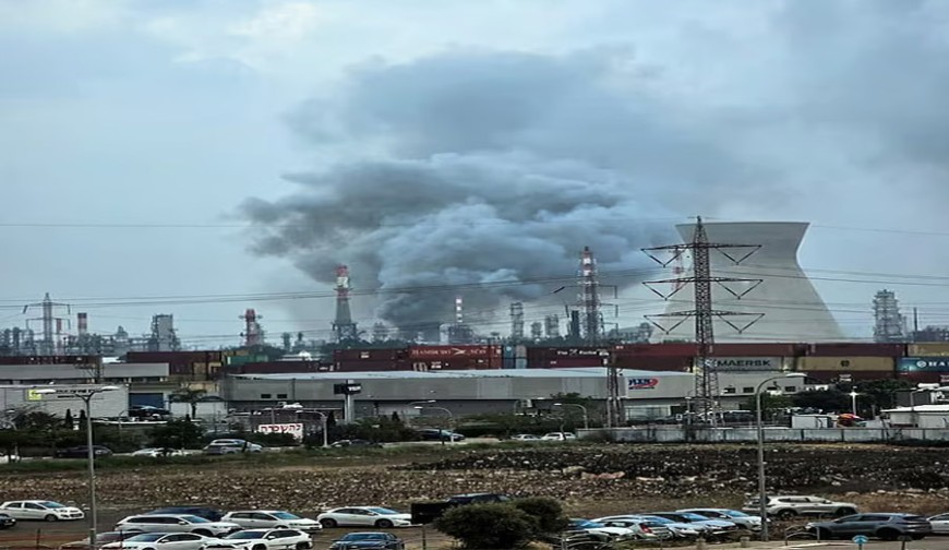 ইরানের ক্ষেপণাস্ত্র হামলায় ইসরায়েলের তেল শোধনাগারে অগ্নিকাণ্ড
