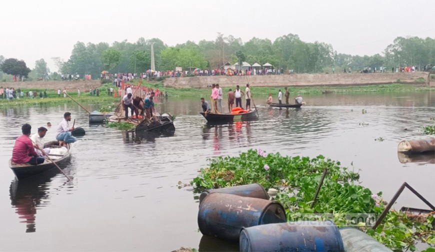 ব্রহ্মপুত্রে ভাসমান সেতু উল্টে ভাই-বোনসহ নিহত ৪