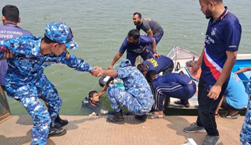 পদ্মায় বাসডুবি: মৃত্যু বেড়ে ২৬, পরিচয় শনাক্ত ২৪ জনের