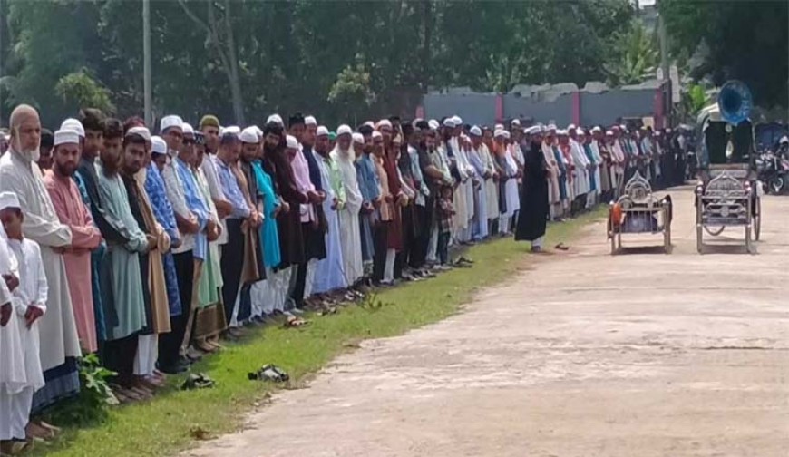 পদ্মায় বাস ডু‌বি: পাশাপাশি শায়িত হলেন জাবি শিক্ষার্থী রাইয়ান, মা ও ভাগনে