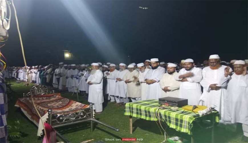 অশ্রুসজল চোখে এমপি মোক্তার আলী নিজেই পড়ালেন মায়ের জানাজা