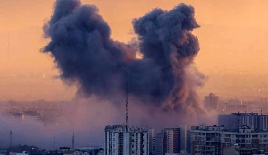 সংঘাতের পঞ্চম দিনে কাতারে মার্কিন ঘাঁটি ও দূতাবাসে হামলা, হরমুজের নিয়ন্ত্রণ দাবি ইরানের