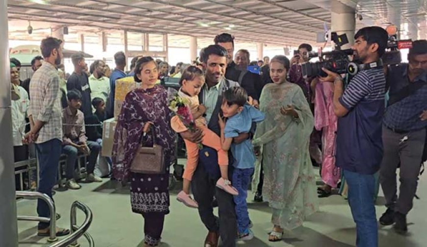 ২৭ ক্রুসহ দুবাইয়ে আটকা পড়া ৩৭৮ জন দেশে ফিরেছে