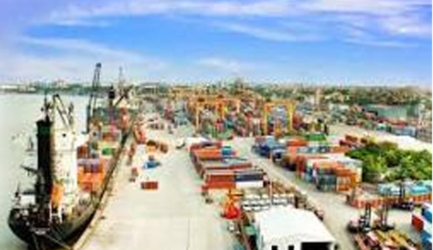 চট্টগ্রাম বন্দরে  আসছে তেল-গ্যাসের ১০ জাহাজ