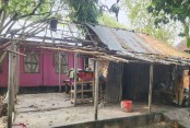 পাওনা টাকা না পেয়ে ঘরের টিন খুলে বিক্রি
