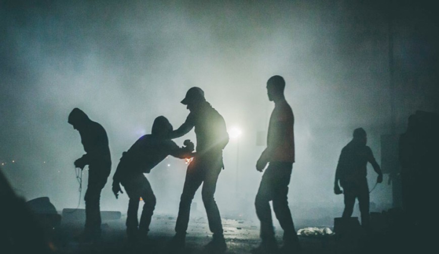 কিশোর গ্যাং-এর ৫ সদস্য চাকুসহ আটক