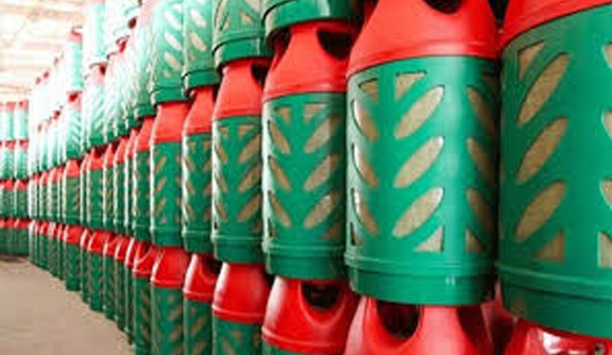 এলপিজি সিলিন্ডারের  দাম এক লাফে বাড়ল ৩৮৭ টাকা
