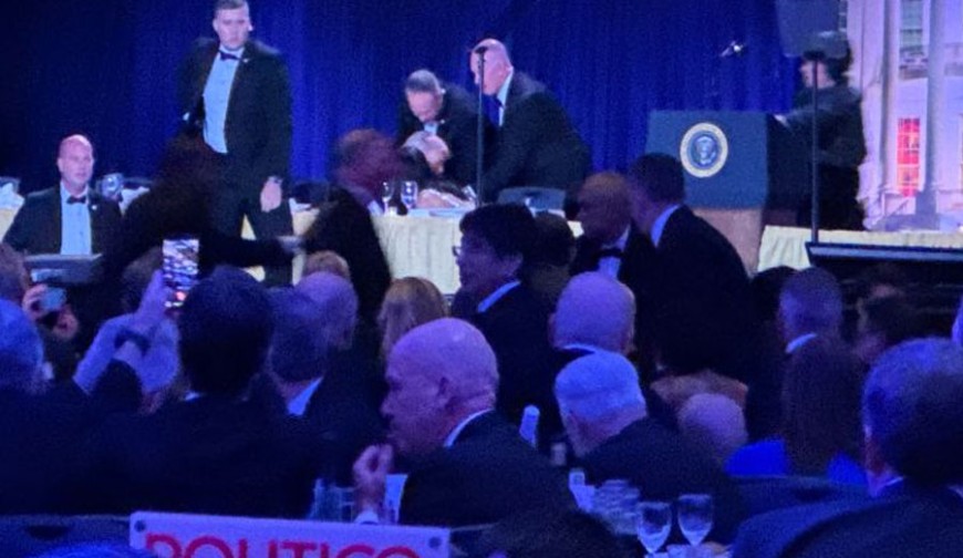 ট্রাম্পের নৈশভোজের বাইরে গুলি