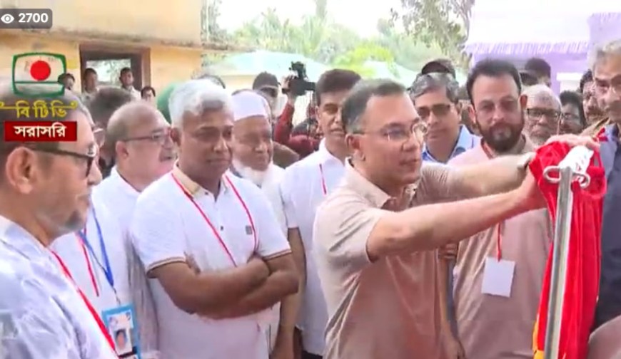 উলশীতে প্রধানমন্ত্রী, করলেন খাল খনন উদ্বোধন