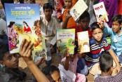 বই পড়ায় আগ্রহী করতে আছে উদ্যোগ, তবুও তলানিতে বাংলাদেশ