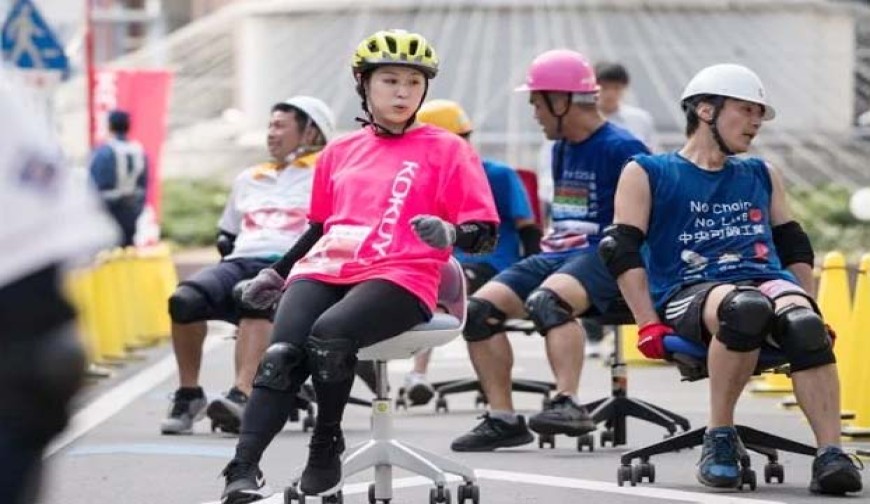 জাপানের জনপ্রিয় খেলা এখন ‘অফিস চেয়ার রেসিং’