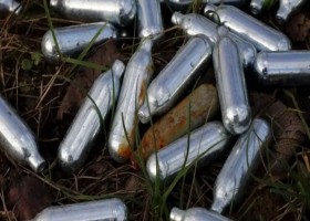 ‘লাফিং গ্যাস’ দিয়ে নেশা, আমেরিকানদের মহা অধঃপতন