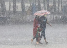 ধেয়ে আসছে বৃষ্টিবলয়‌‘গর্জন’