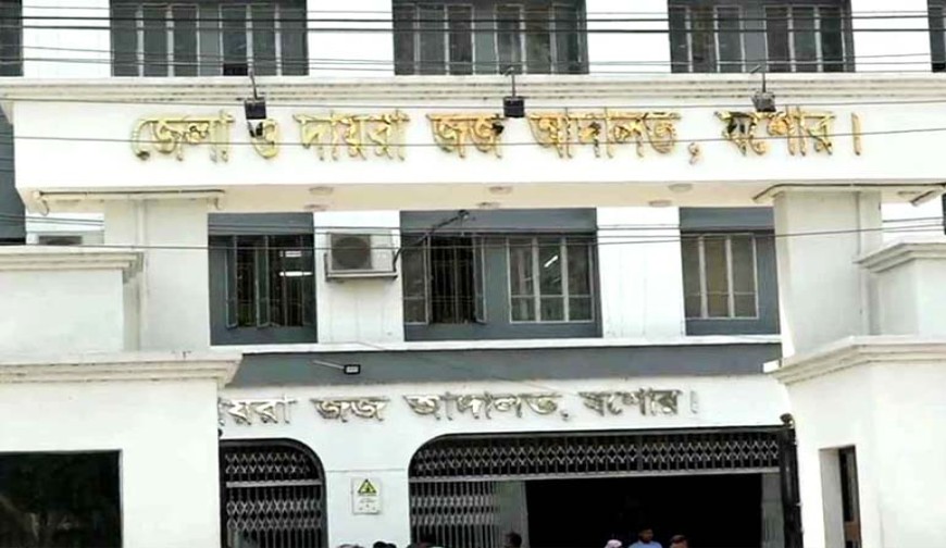 বিচারকের বিরুদ্ধে মামলা: সকালে আবেদন বিকেলে খারিজ, বাদি এখন শ্রীঘরে